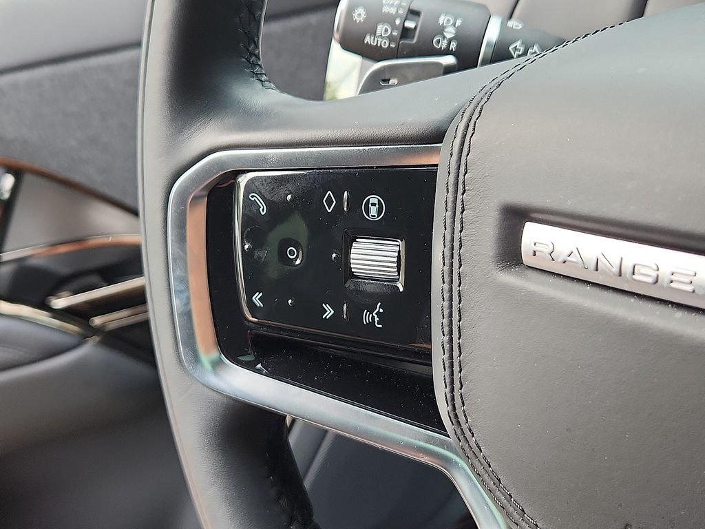 Used 2026 Santorini Black Metallic Land Rover SE image 22
