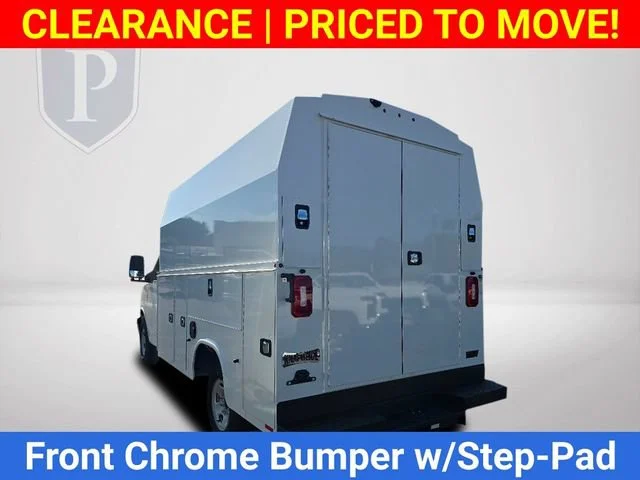 New 2025 Summit White Chevrolet 1WT image 9