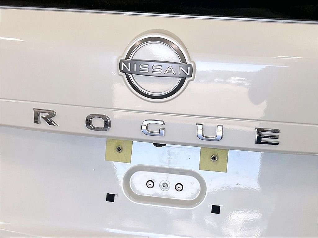 Certified Used 2023 White Nissan Platinum image 29