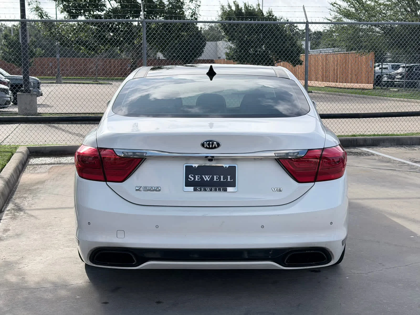 Used 2015  Kia Luxury image 5