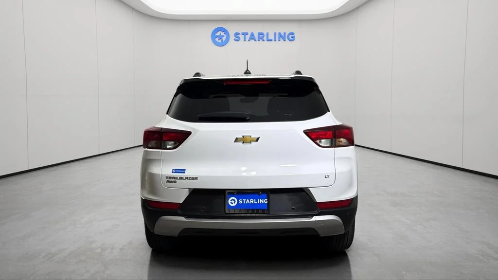 Used 2021 SUMMIT WHITE Chevrolet LT image 7