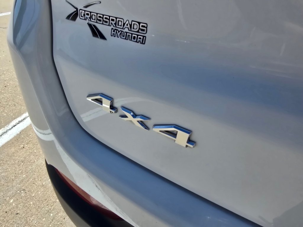 Used 2022 Bright White Clearcoat Jeep Latitude image 10