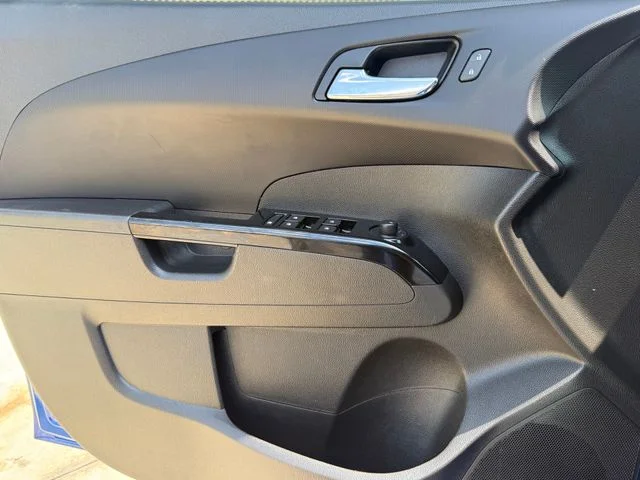 Used 2018 Blue Metallic Chevrolet LT image 21