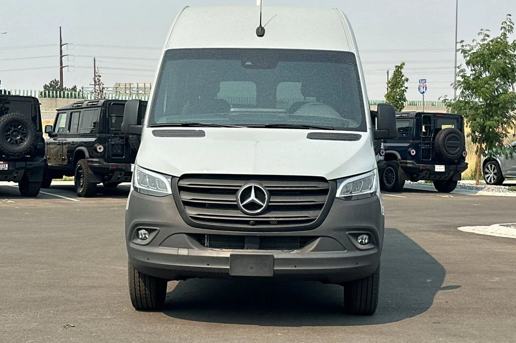 Used 2024  Mercedes-Benz Cargo 170 WB image 8