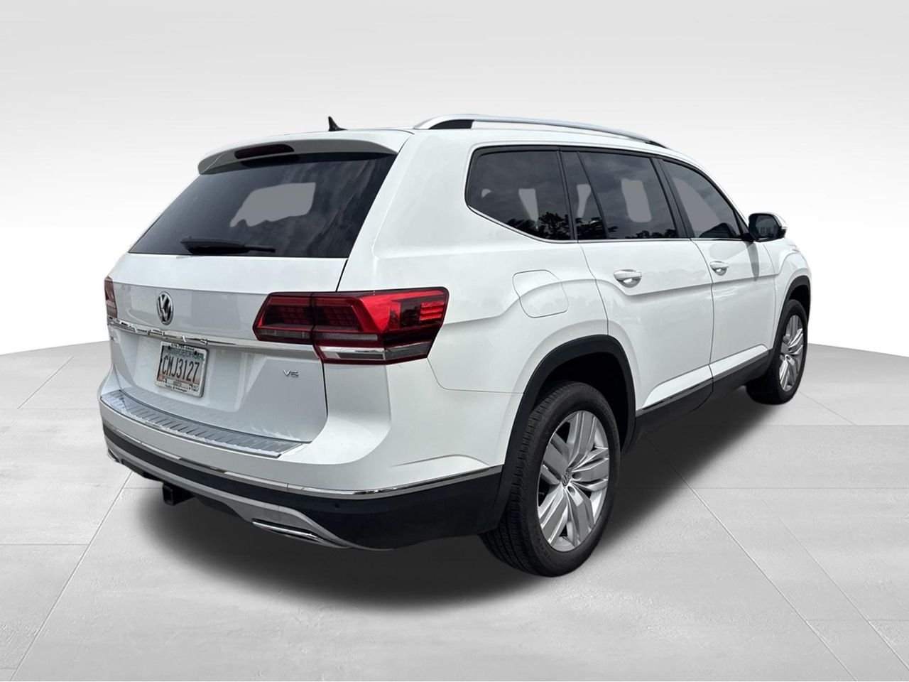 Used 2019 White Volkswagen SEL image 4