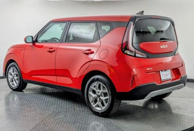 Used 2025 Red Kia LX image 25