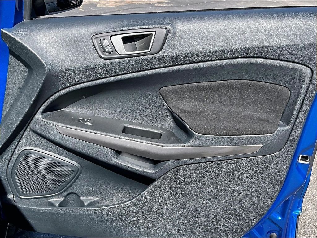 Used 2022 Lightning Blue Metallic Ford SE image 12