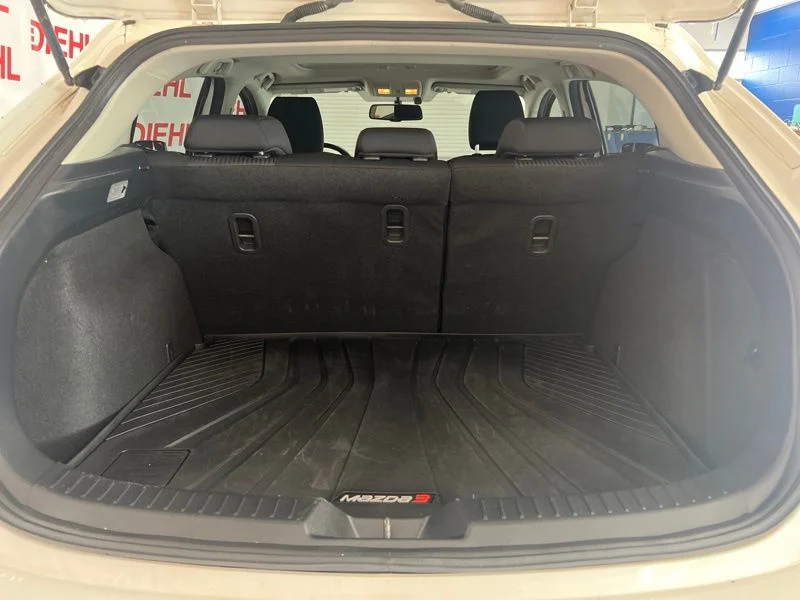 Used 2016 White Mazda i Grand Touring image 8