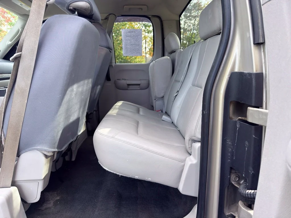 Used 2008 Silver Chevrolet LT image 22