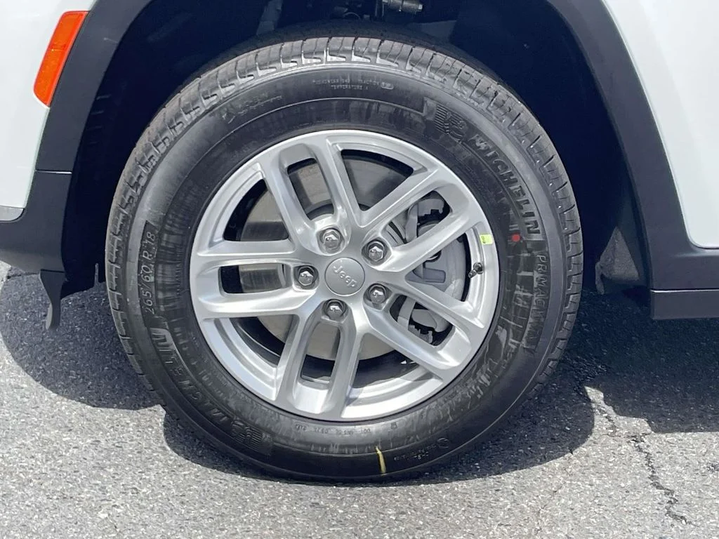 New 2026 Bright White Clearcoat Jeep Laredo image 12
