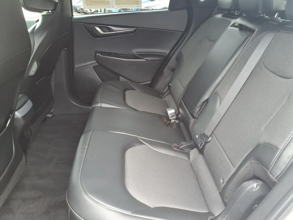 Certified Used 2025 White Kia Light image 11