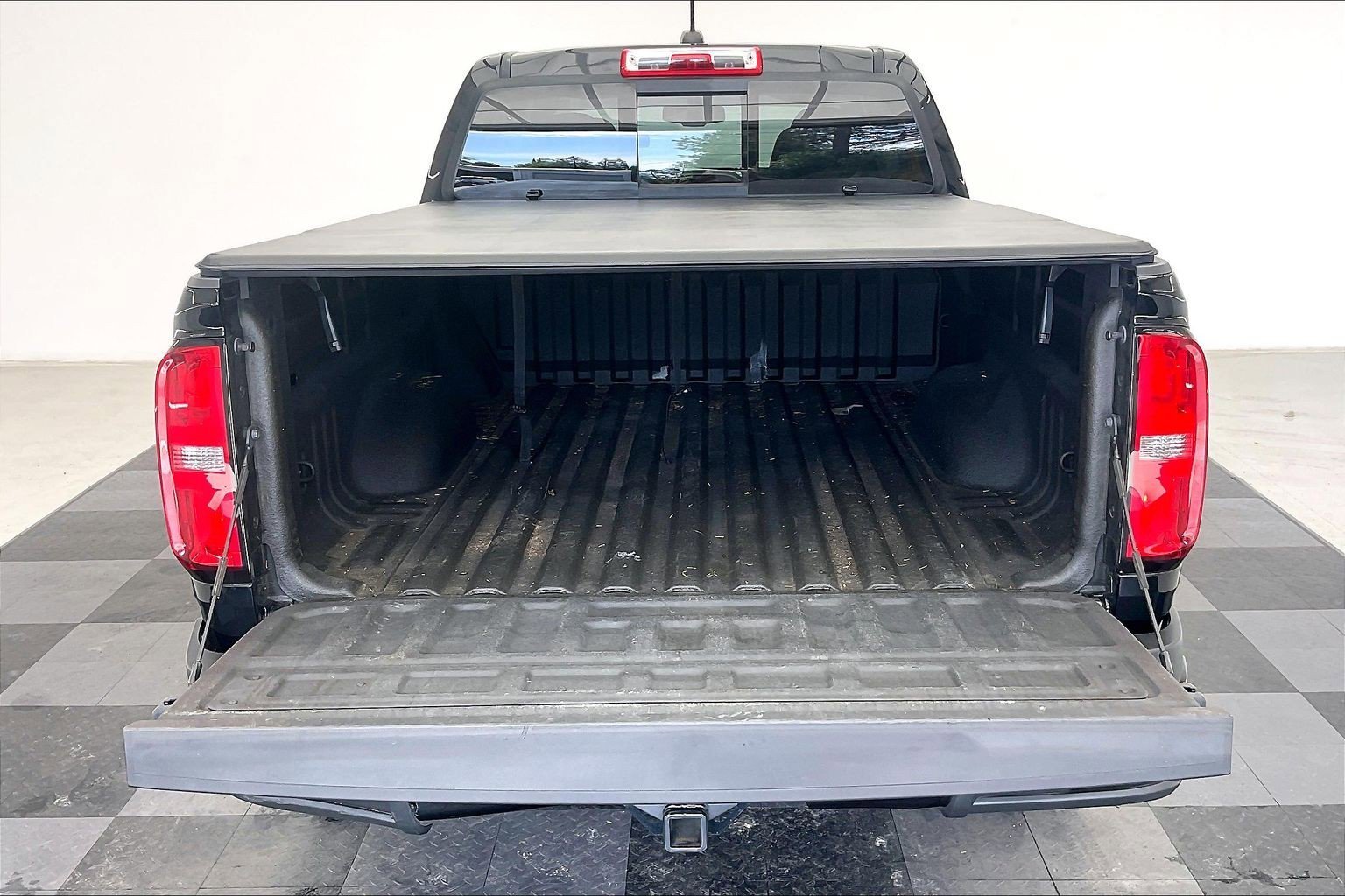 Used 2019 Black Chevrolet 2WD Z71 image 27