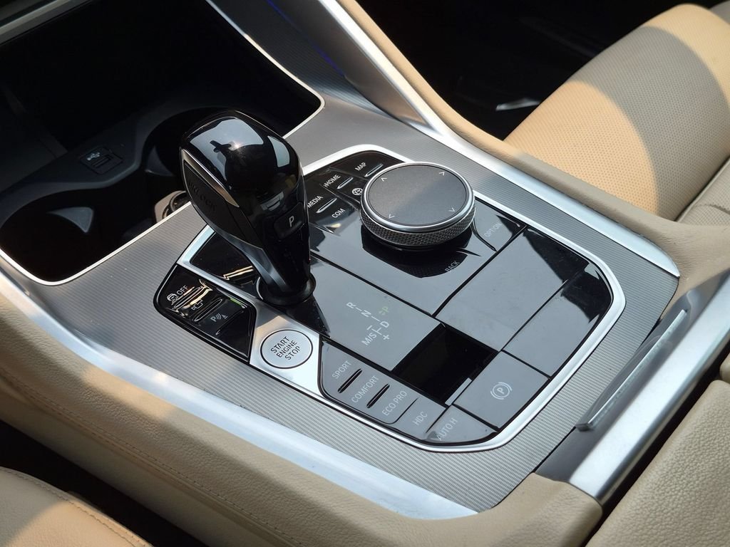 Used 2022 Black BMW xDrive40i image 18