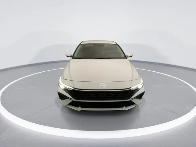 Used 2026 White Hyundai SE image 9