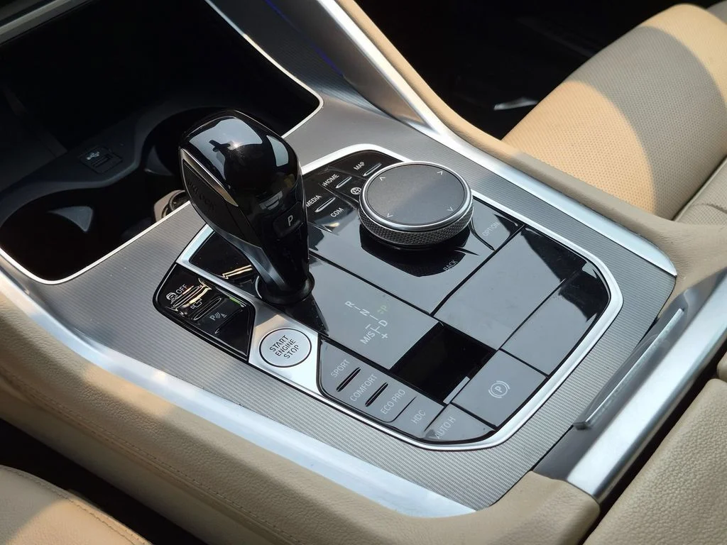 Used 2022 Black BMW xDrive40i image 18