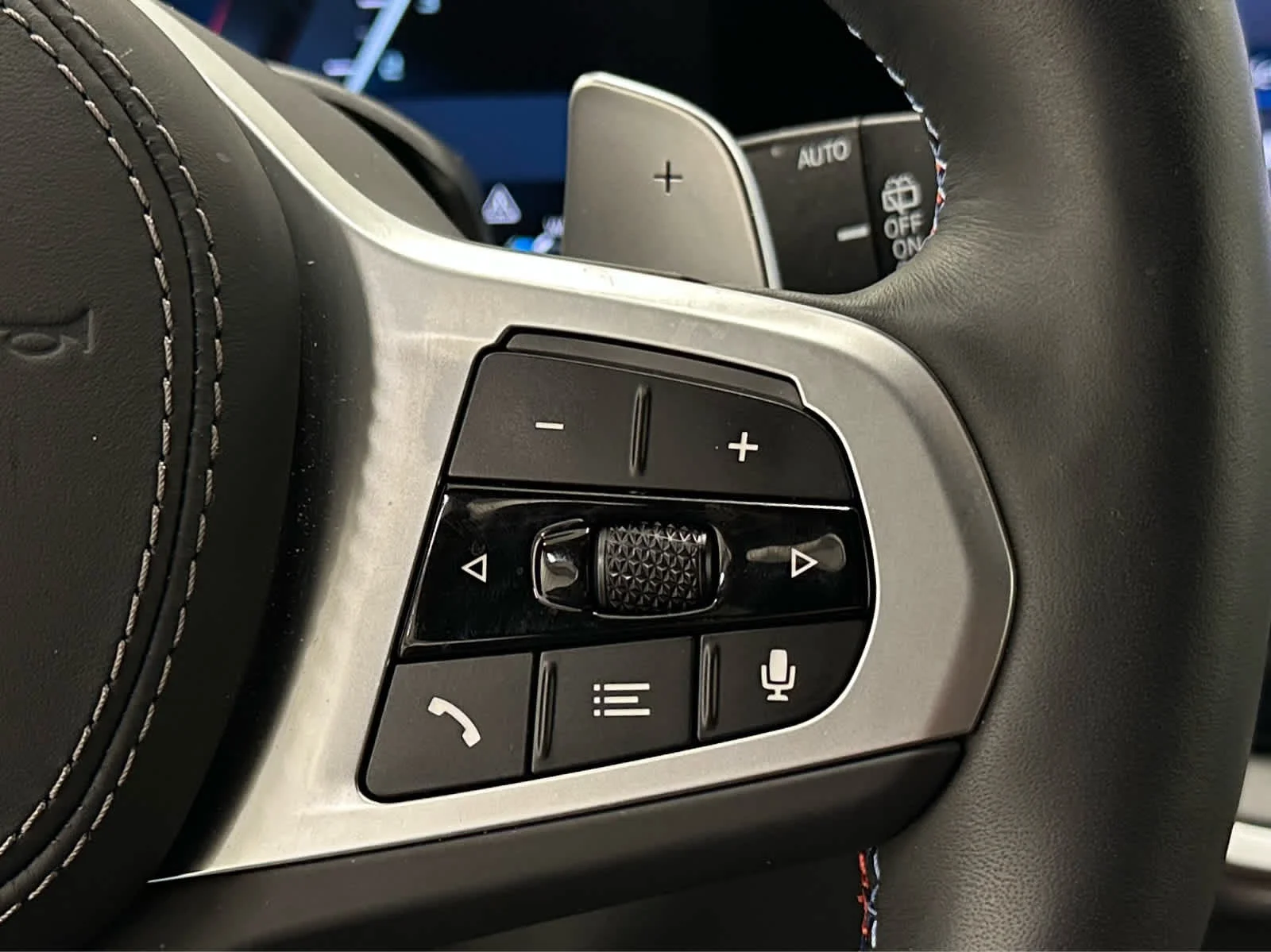 Used 2026 Brooklyn Grey Metallic BMW M60i image 28