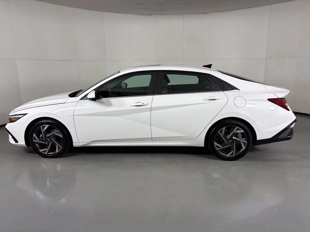 Used 2024 White Hyundai SEL image 5
