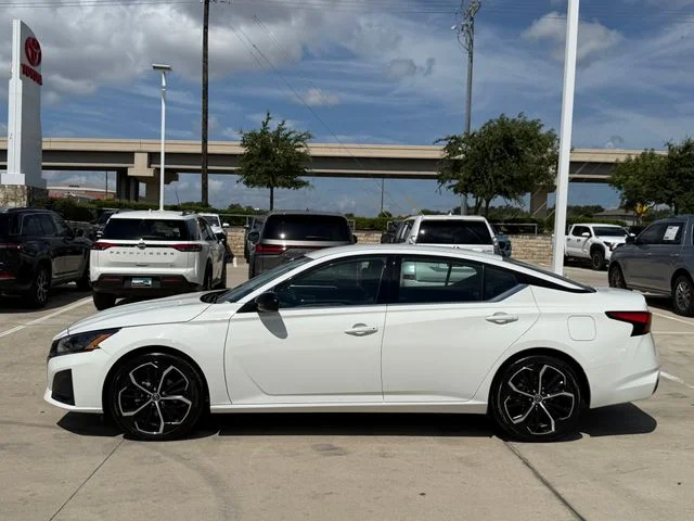 Used 2024 Glacier White Nissan 2.5 SR image 8