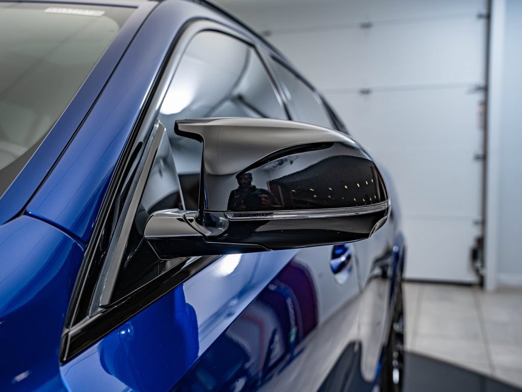 Used 2020 Marina Bay Blue Metallic BMW Competition image 9