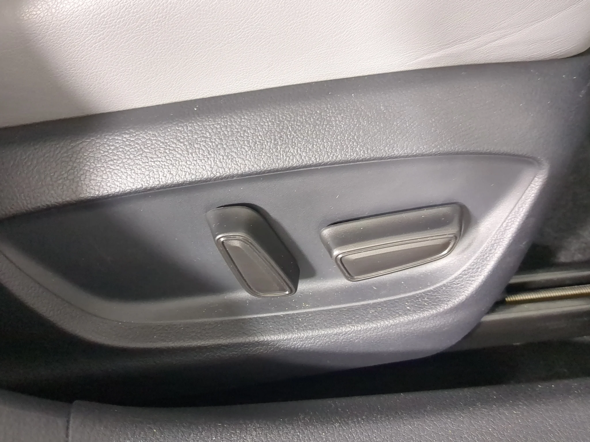 Used 2019 Wind Chill Pearl Toyota XLE image 21