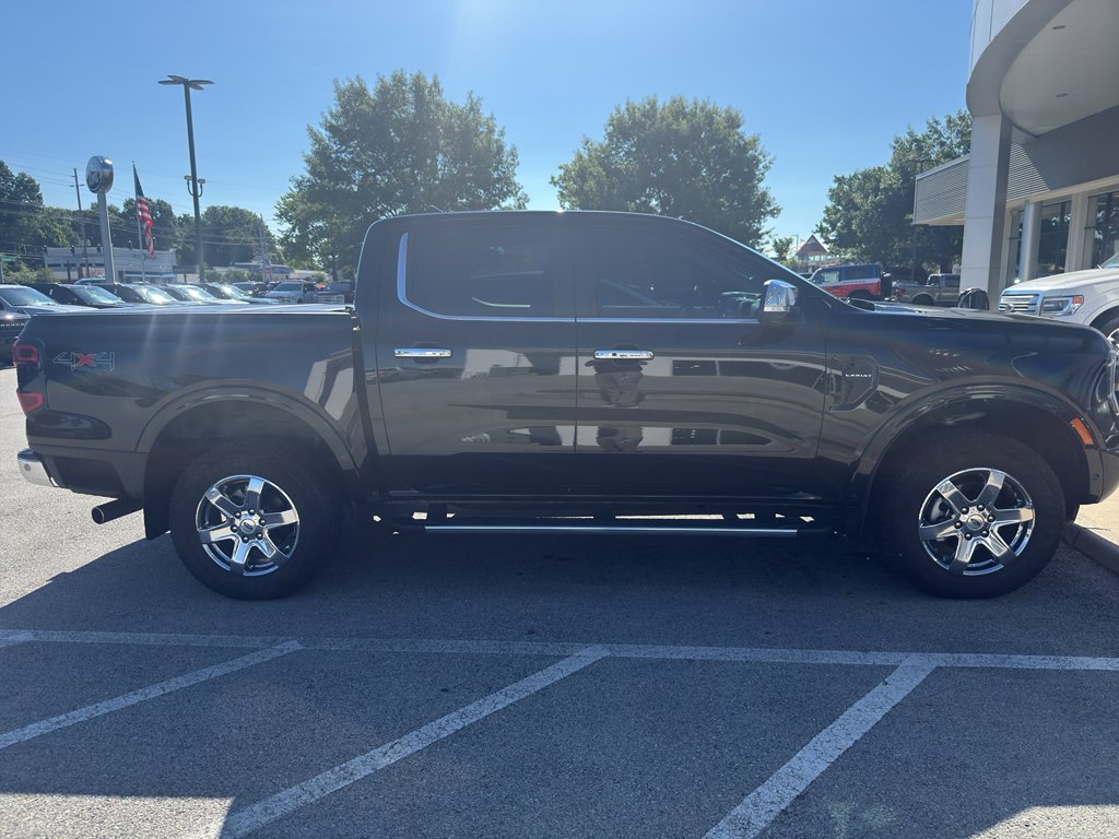 Used 2024  Ford LARIAT image 3