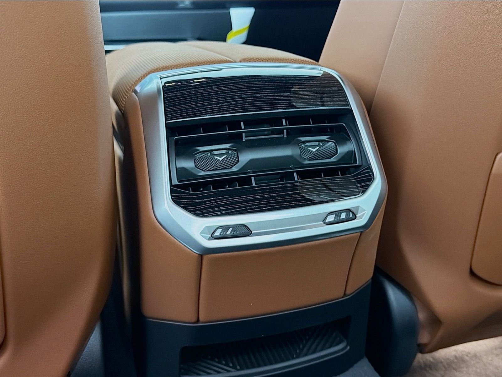 New 2026 Brooklyn Grey Metallic BMW xDrive60 image 27