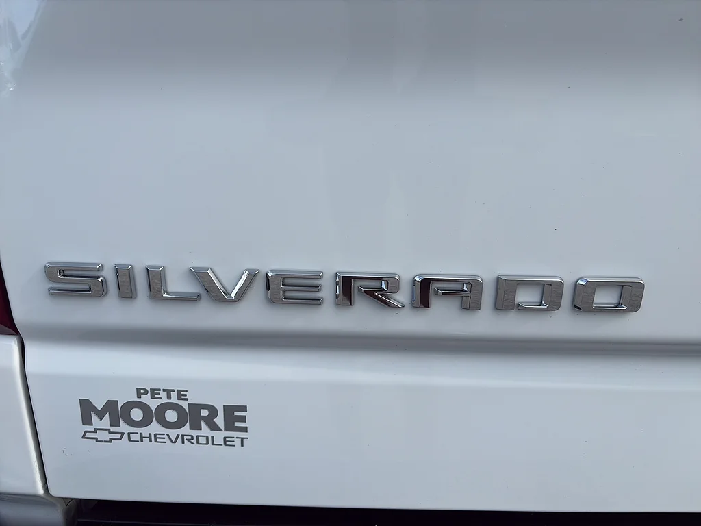 Used 2023 Summit White Chevrolet  image 12