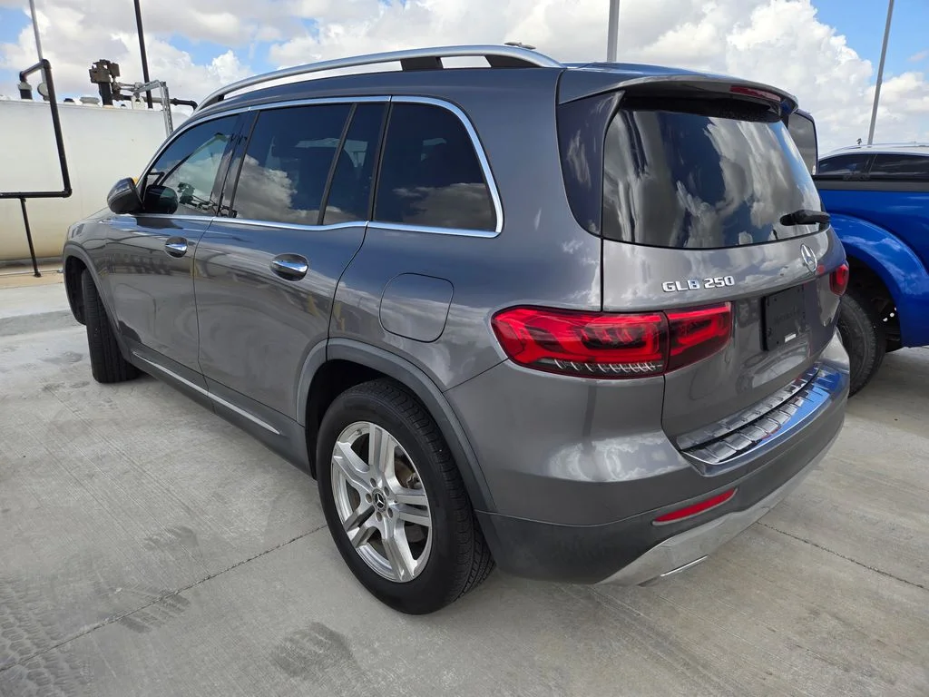 Used 2021  Mercedes-Benz GLB 250 image 4