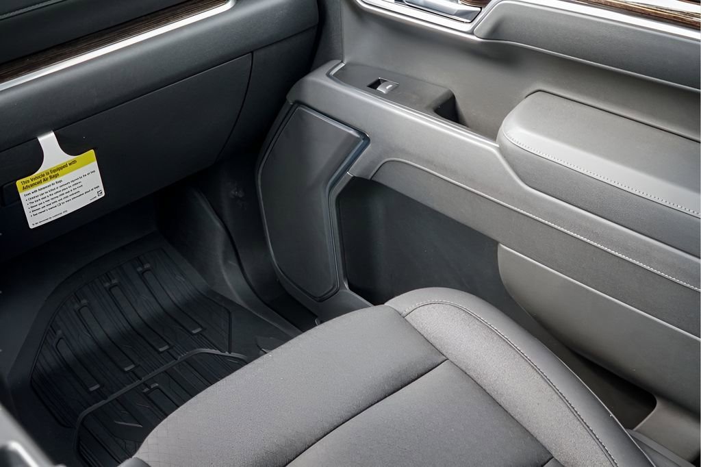 New 2026 Onyx Black GMC Elevation image 24
