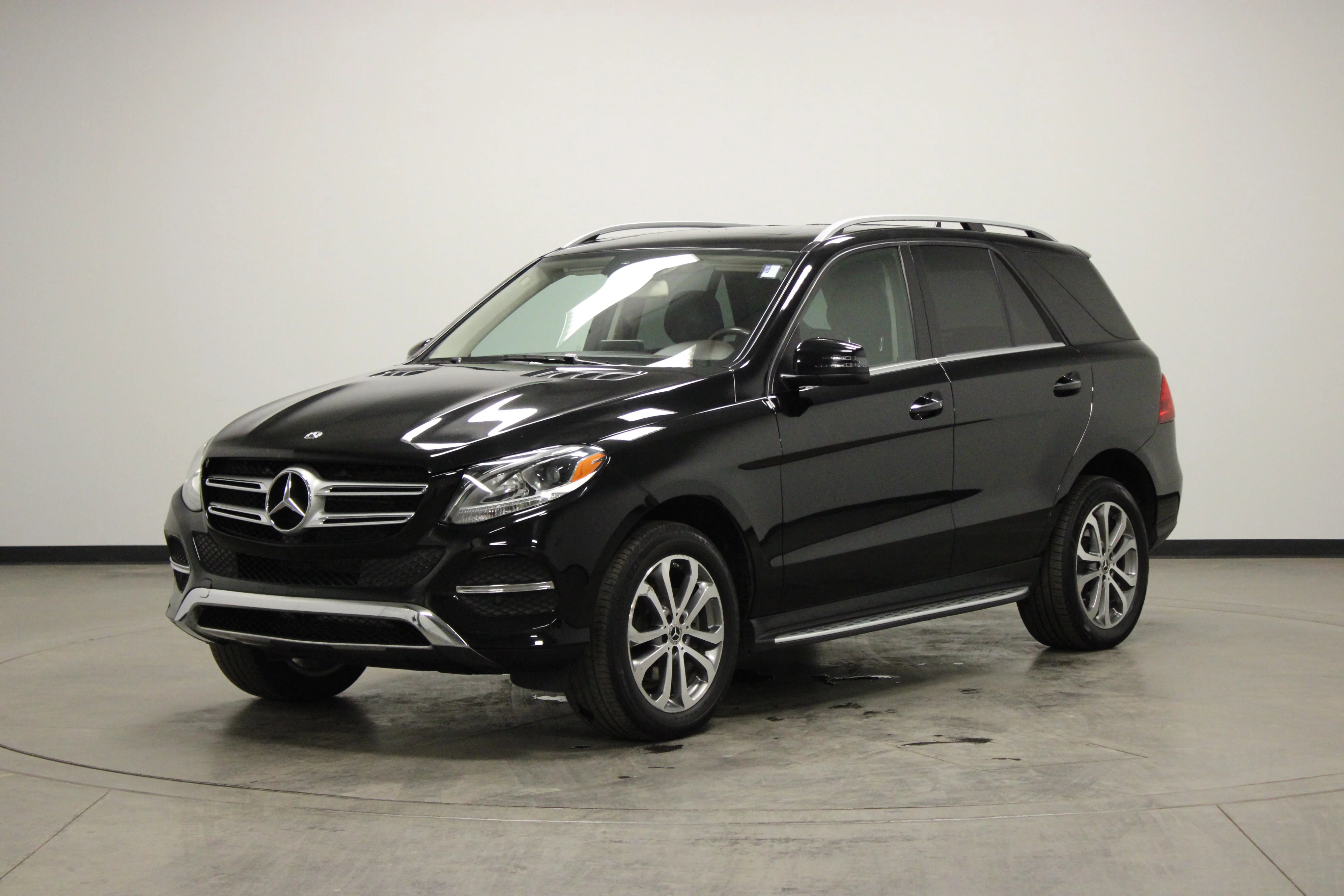 Used 2017 Black Mercedes-Benz GLE 350 image 4