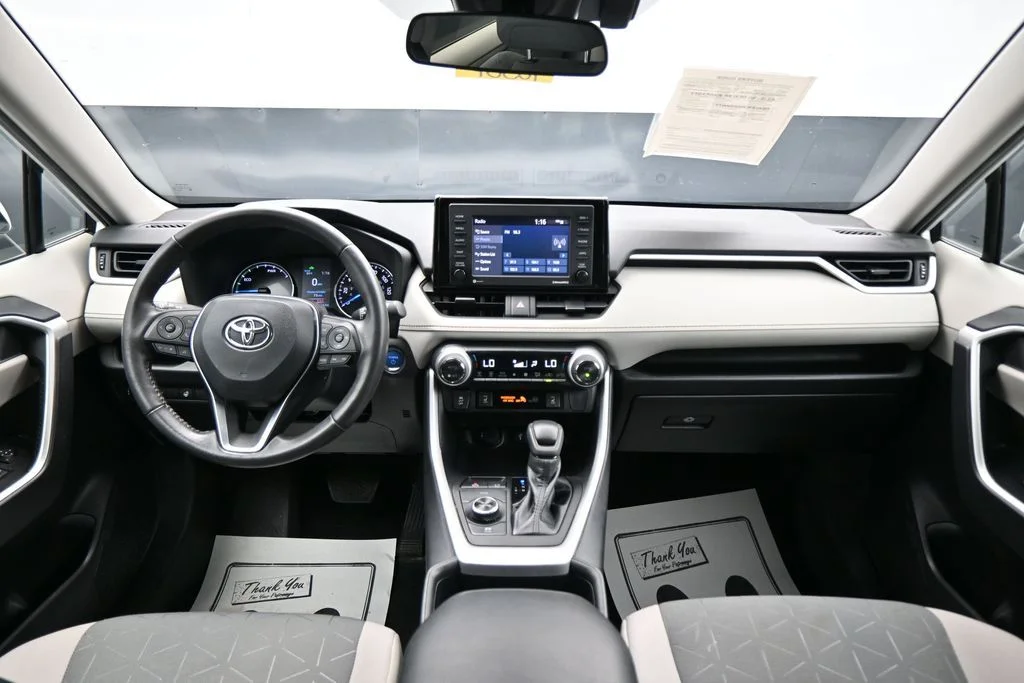 Used 2022 White Toyota XLE image 13