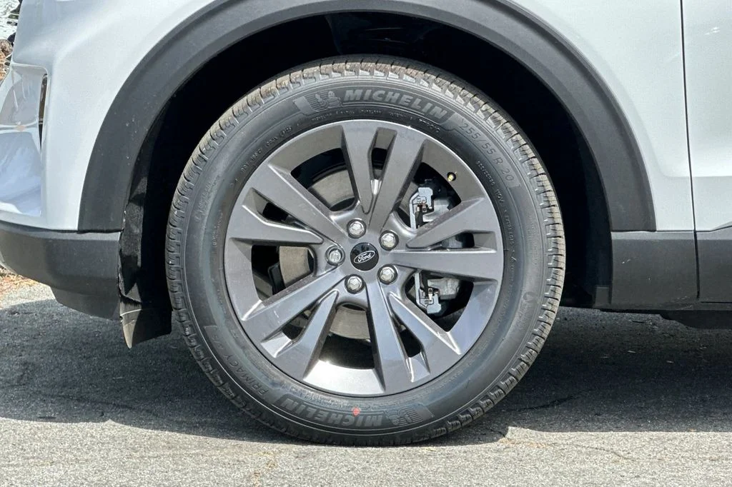 New 2026 Oxford White Ford Active image 27
