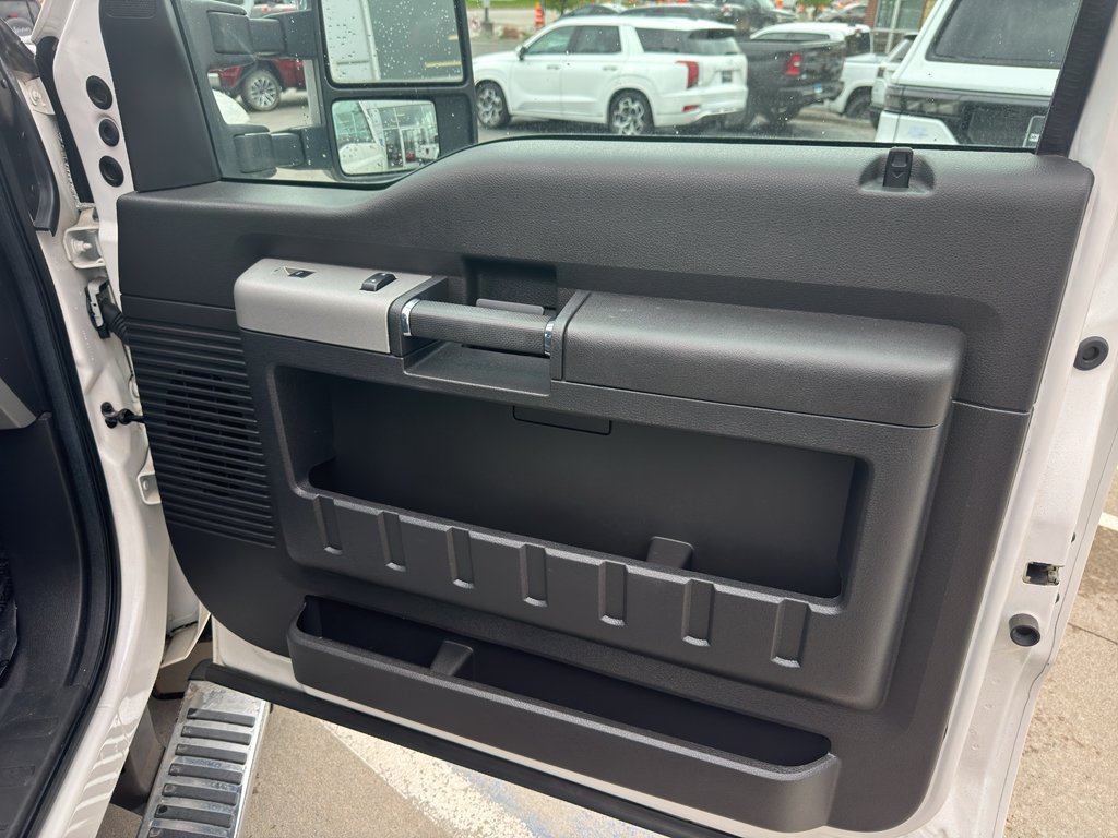 Used 2015 White Ford Lariat image 9