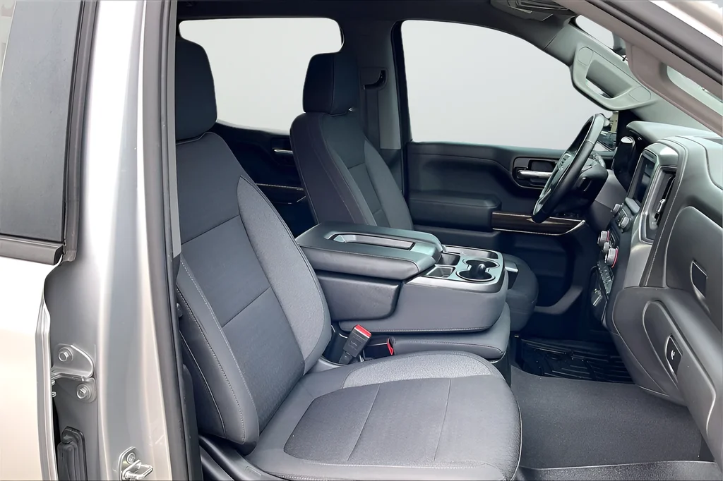 Used 2022 Silver Chevrolet RST image 26