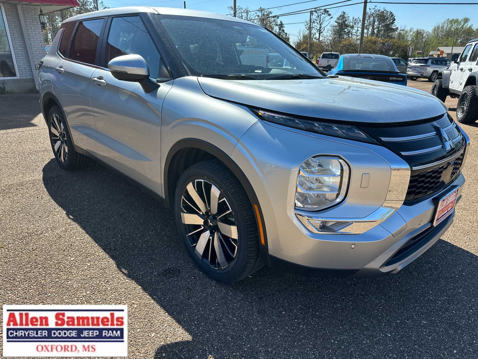 2025 Mitsubishi Outlander SE