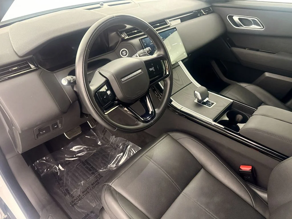 Certified Used 2025 White Land Rover Dynamic SE image 9
