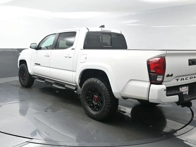 Used 2022 White Toyota SR5 image 5