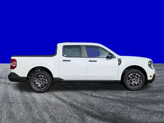 New 2026 Oxford White Ford XLT image 3