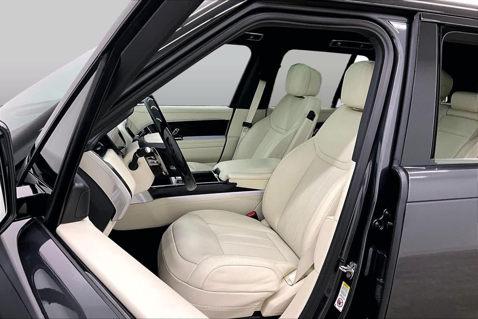 Used 2025 Carpathian Grey Premium Metallic Land Rover SE image 8