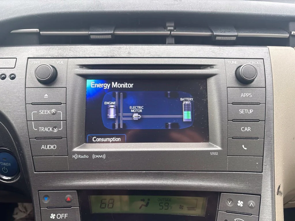 Used 2014 Beige Toyota Three image 18