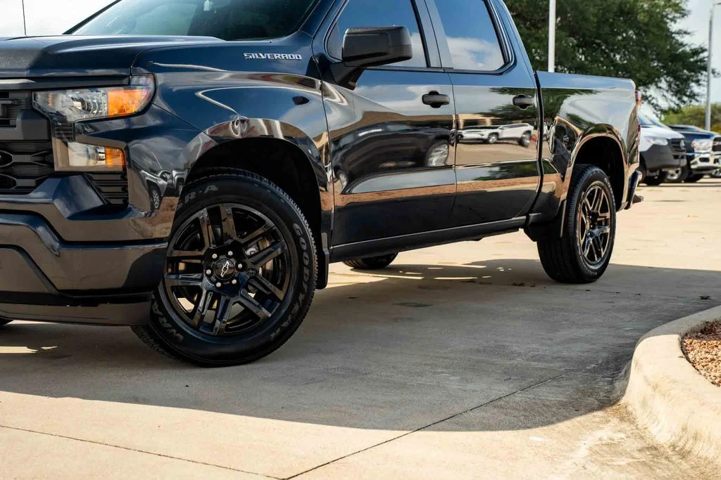 Used 2022 Gray Chevrolet Custom image 6