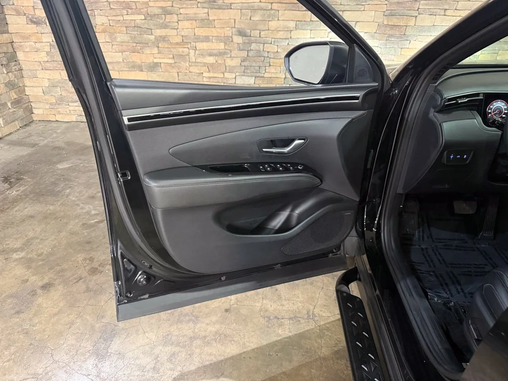 Used 2022 Phantom Black Hyundai Limited image 11