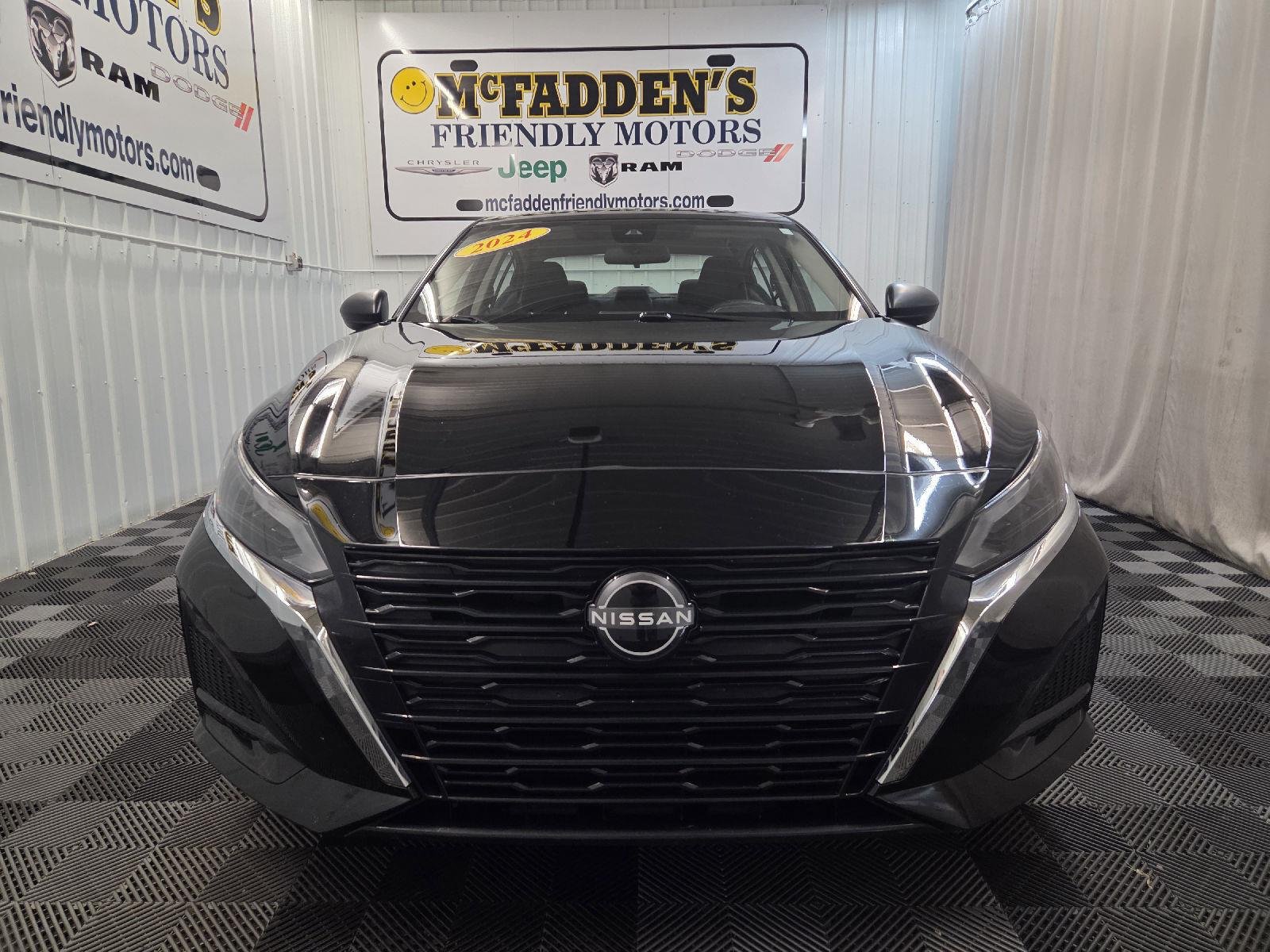 Used 2024 Super Black Nissan 2.5 SV image 7