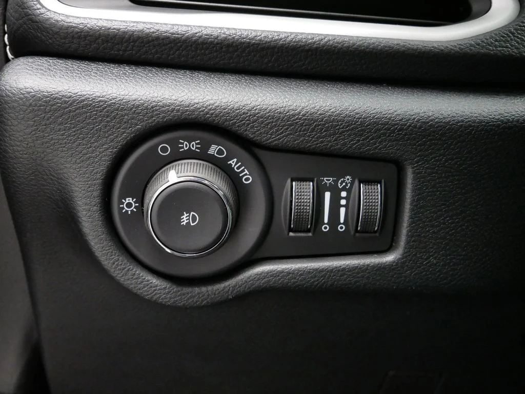 2026 Chrysler Pacifica Select - Photo 34