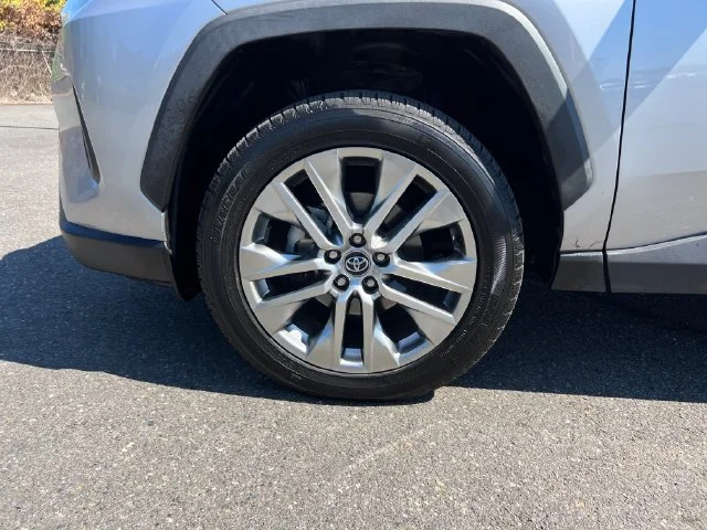 Used 2019 Silver Sky Metallic Toyota LE image 27