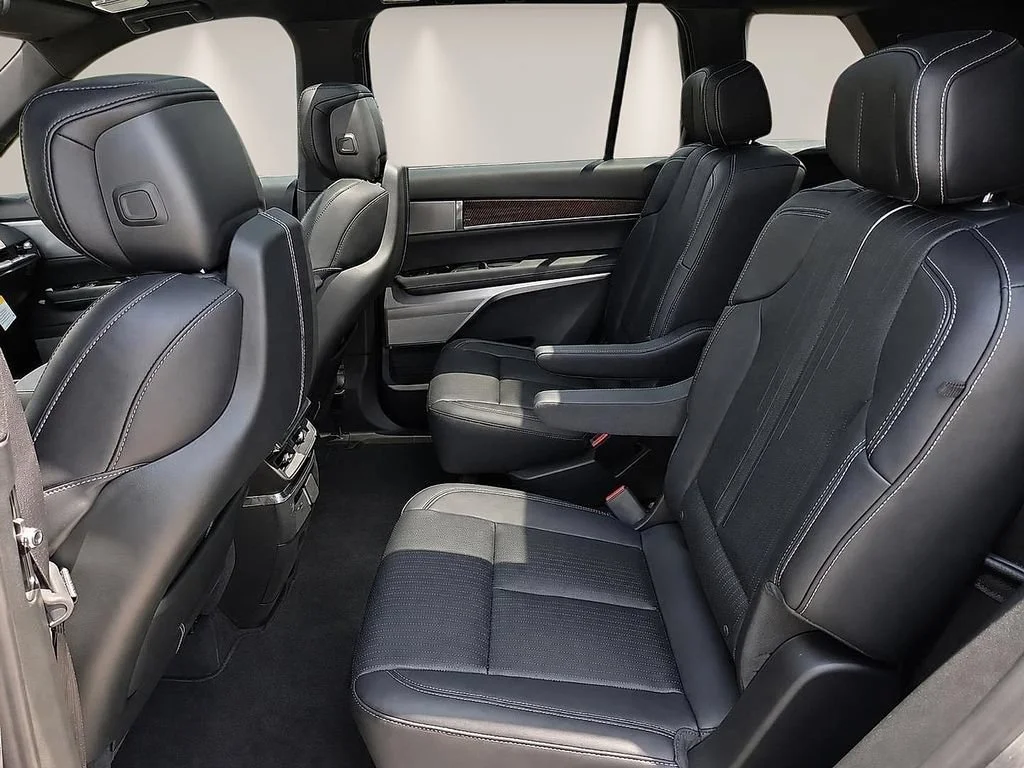 2027 Cadillac VISTIQ Sport - Photo 13