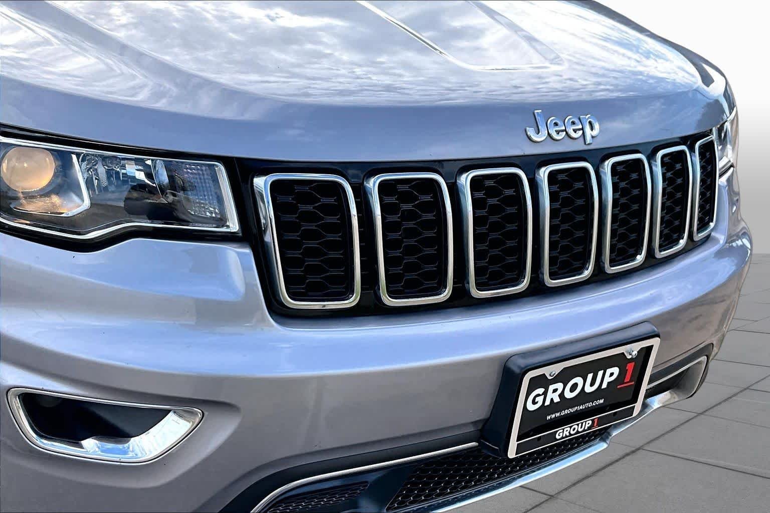 Used 2017 Billet Silver Metallic Clearcoat Jeep Limited image 30