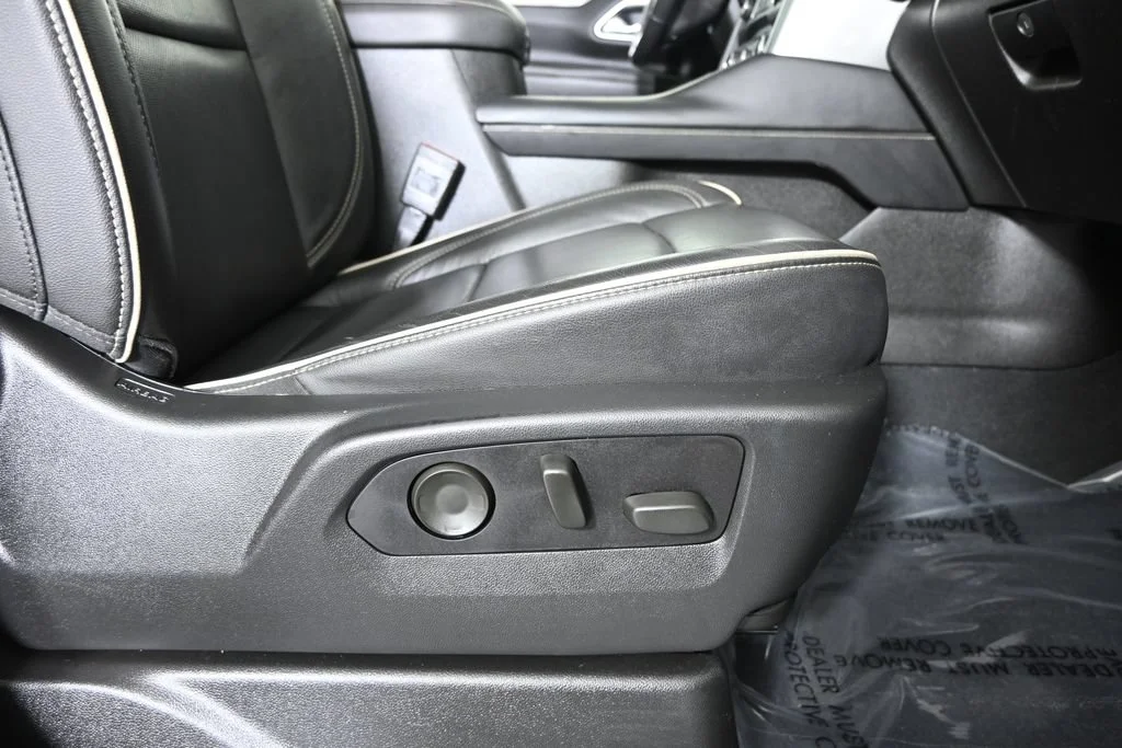 Used 2021 IRIDESCENT PEARL TRICOAT Chevrolet Premier image 14