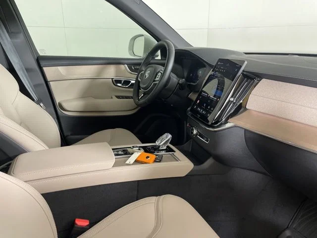 2025 Volvo XC90 Core - Photo 16