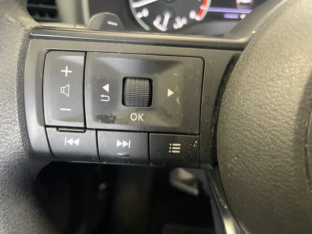 Used 2024 Gray Nissan SV image 12